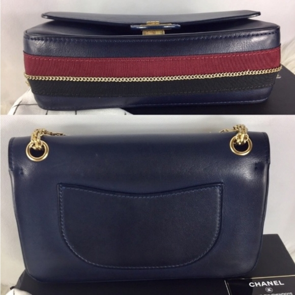 STUNNING  CHANEL double flap medallions - Picture 4 of 5